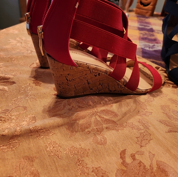 Liz Claiborne Red & Blue sandals - Picture 2 of 3
